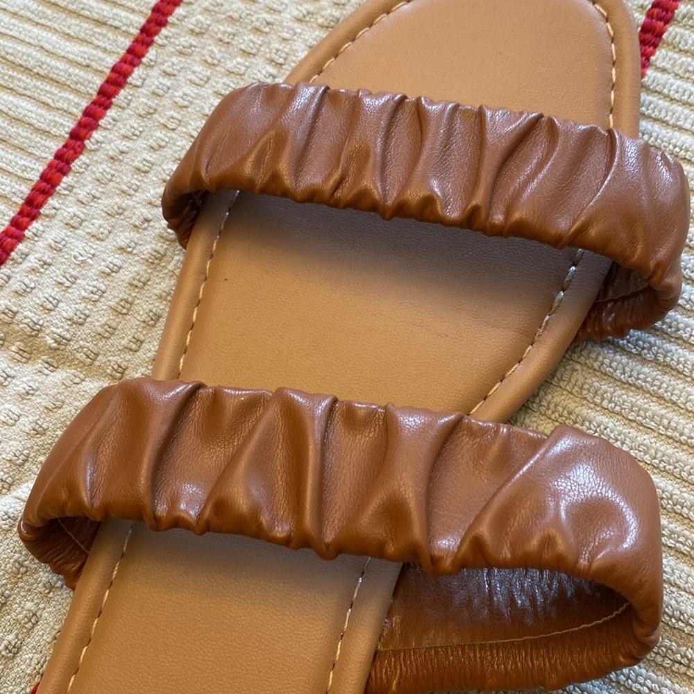 Old Navy Sandals - Picture 4 of 7